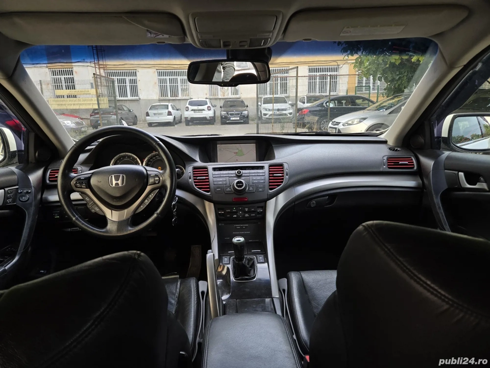 vând Honda accord 8, model executive 