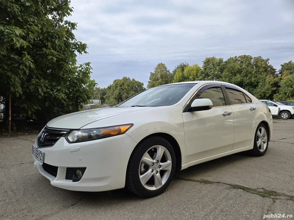 vând Honda accord 8, model executive 