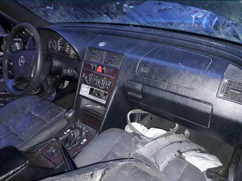 Dezmembrez Mercedes c180. 