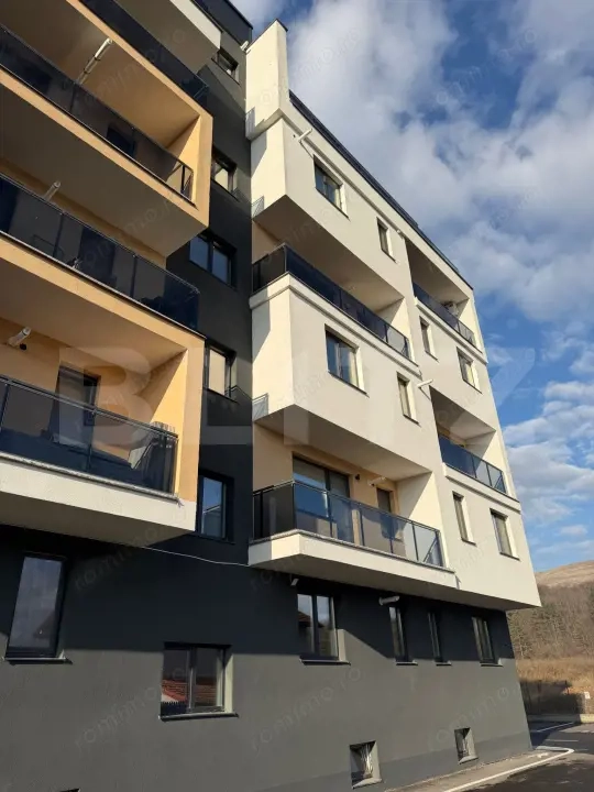 Apartament semidecomandat, 58.5 mp, incalzire in pardoseala, lift, parcare 