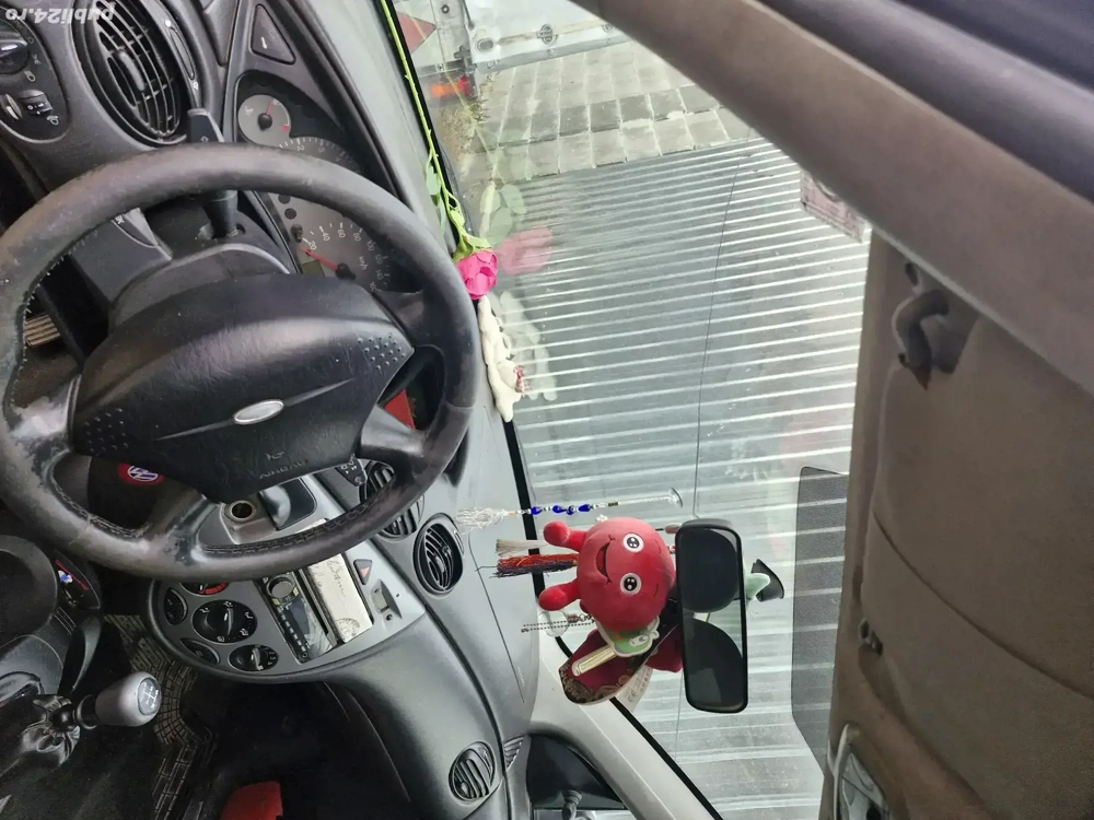 Vand ford focus 1.8 sau schimb cu vițeauă