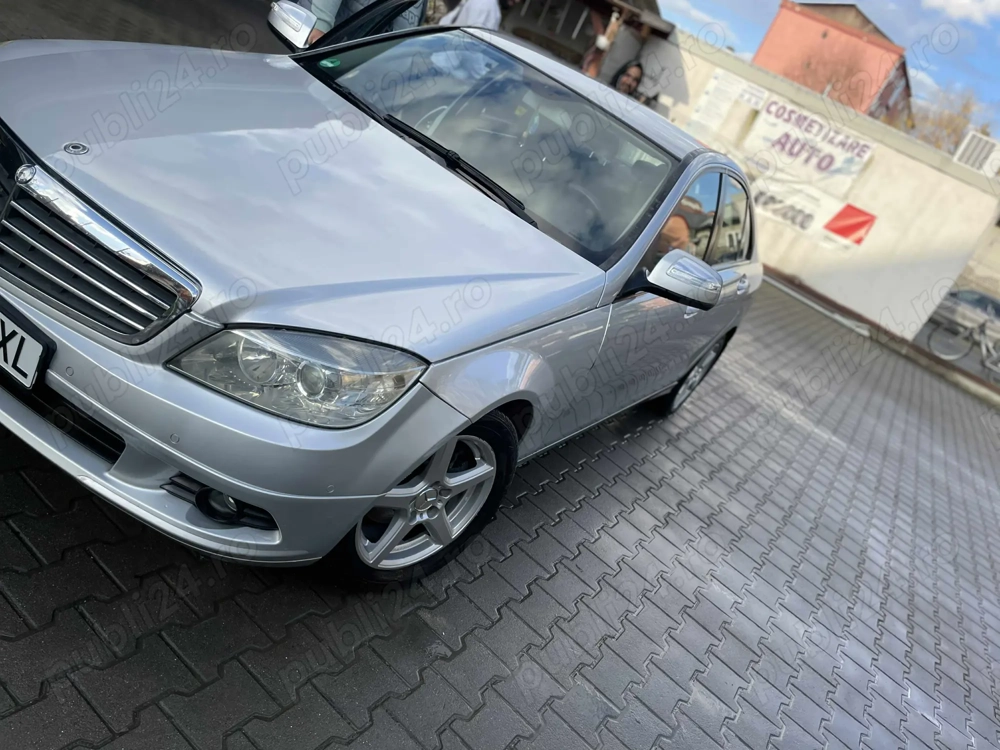 Vând Mercedes C200