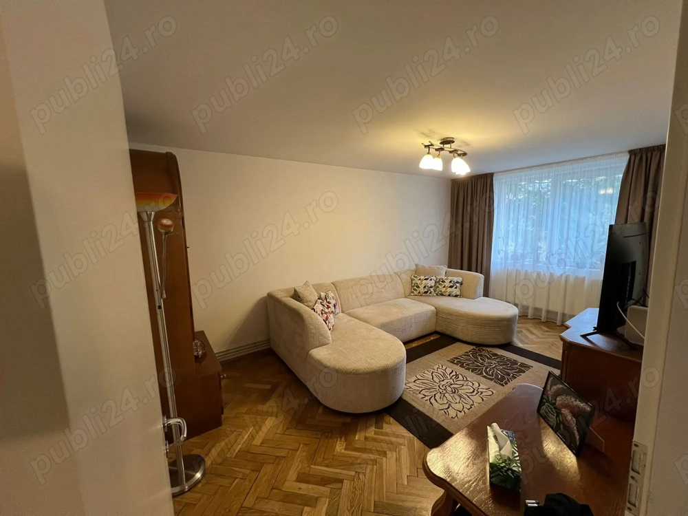 Apartament cu trei camere, zona Bradet 