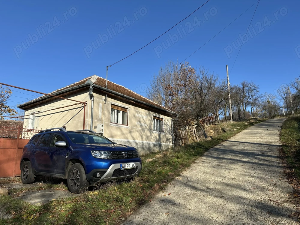 Casă 2 corpuri (fundație piatră)  teren 1000 mp   Vadu Crișului 