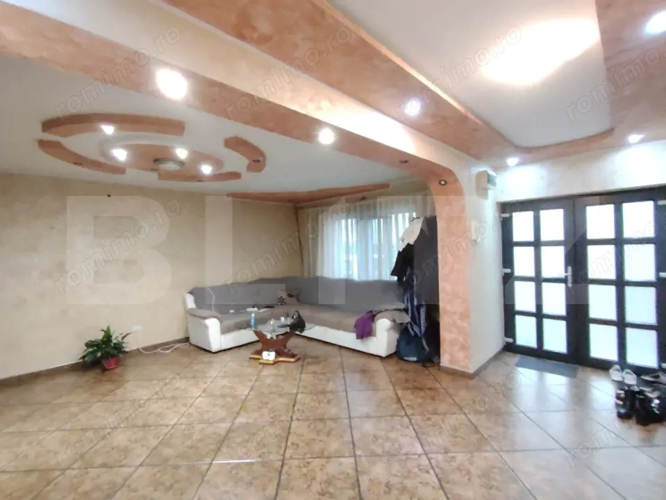 Vila Craiova P+1+M, 317 mp utili și curte de 980 mp, Craiovita