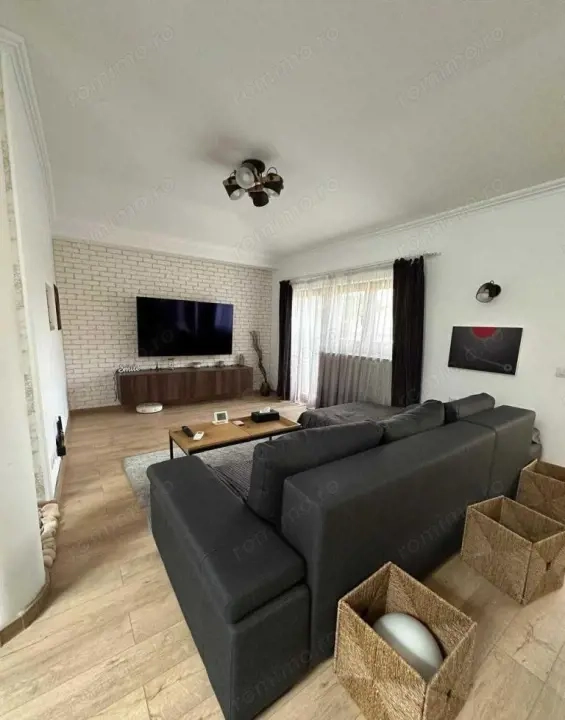 Apartament 3 Camere Moșilor | 2 Bai | Balcon | Centrala proprie 