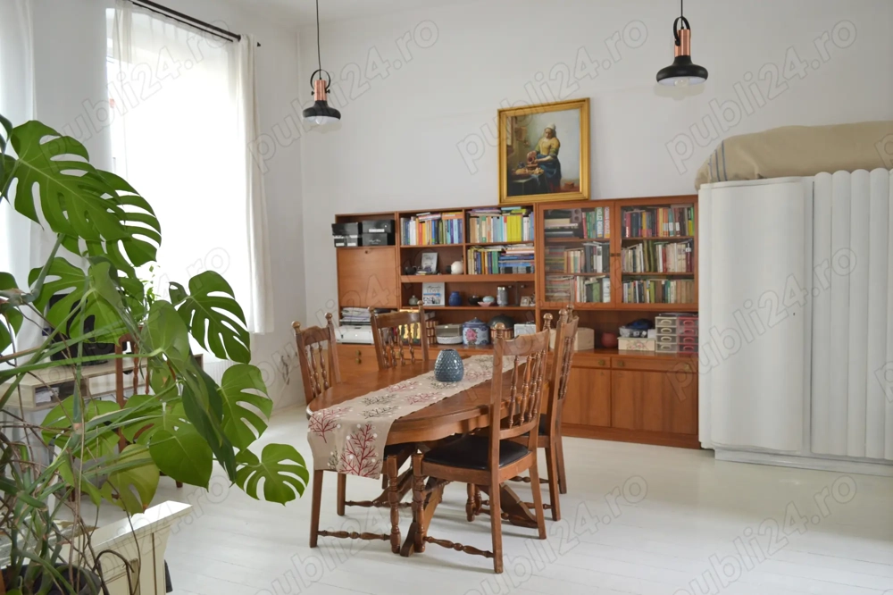 Casa de vanzare, zona centrala, 3 camere, 1477 teren in Sighetu Marmatiei