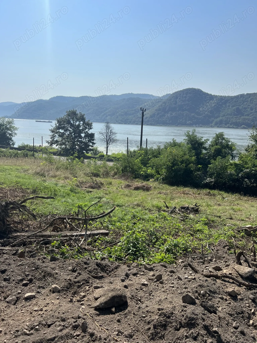 Teren intravilan 2.255 mp   zonă turistică Clisura Dunării, Liborajdea