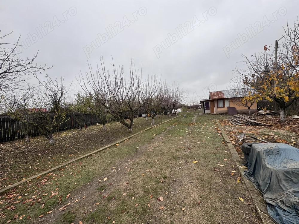 Vând teren +casa 