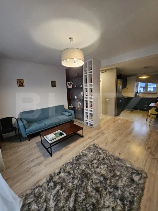 Apartament semidecomandat cu 3 camere, 61 mp utili, parcare, zona Terra