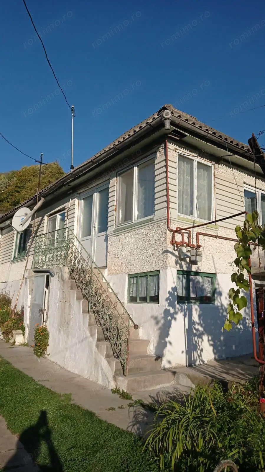 Vând casă și teren în Moțăieni, DB, la 100 km de București