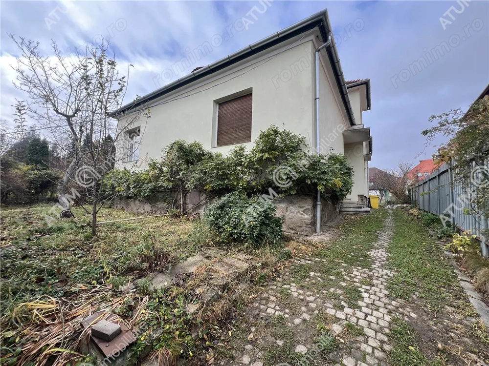 Casa individuala cu 4 camere si teren 900 mp zona Calea Poplacii