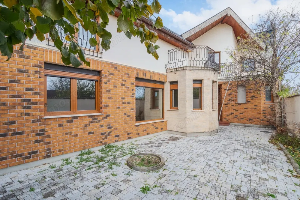 Casa Borș, 10 camere, 477 mp construiți 