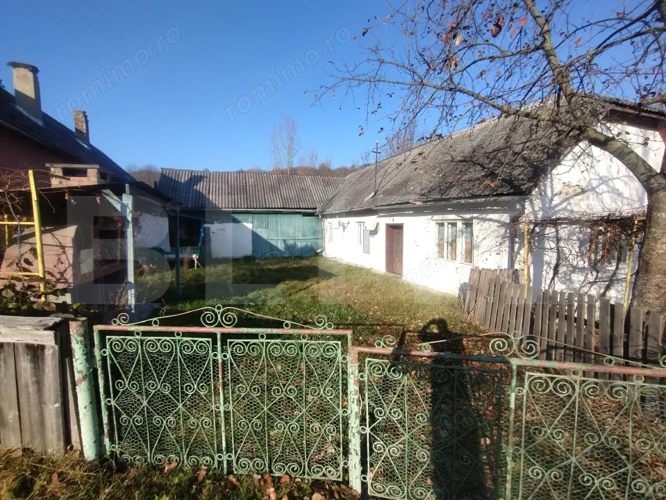 Casa 2 camere 70mp,+teren intravilan 1646 mp,zona Comunei Sintereag