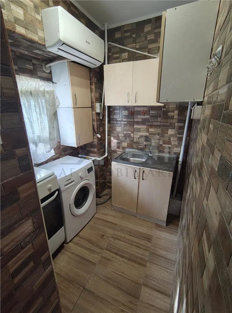 Etaj 1 Apartament 1 camera  Bd. Poitiers - Frumoasa