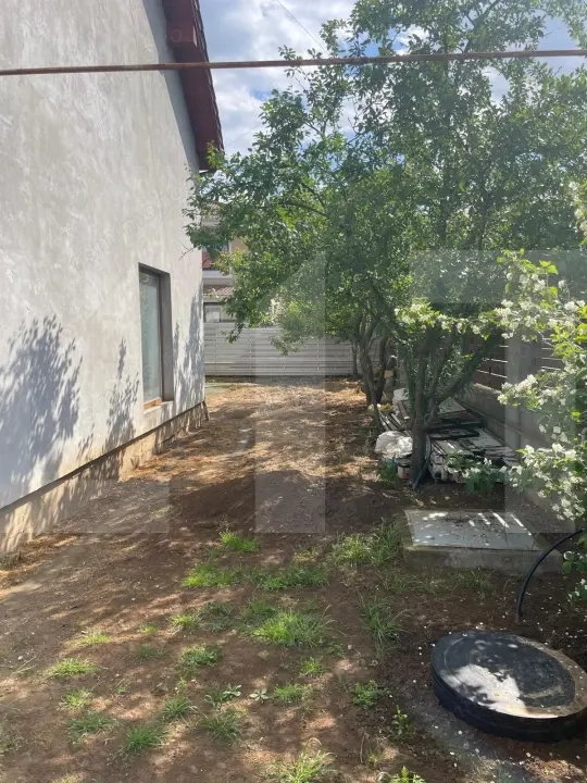 Casă cu 3 camere în Dumbrăvița