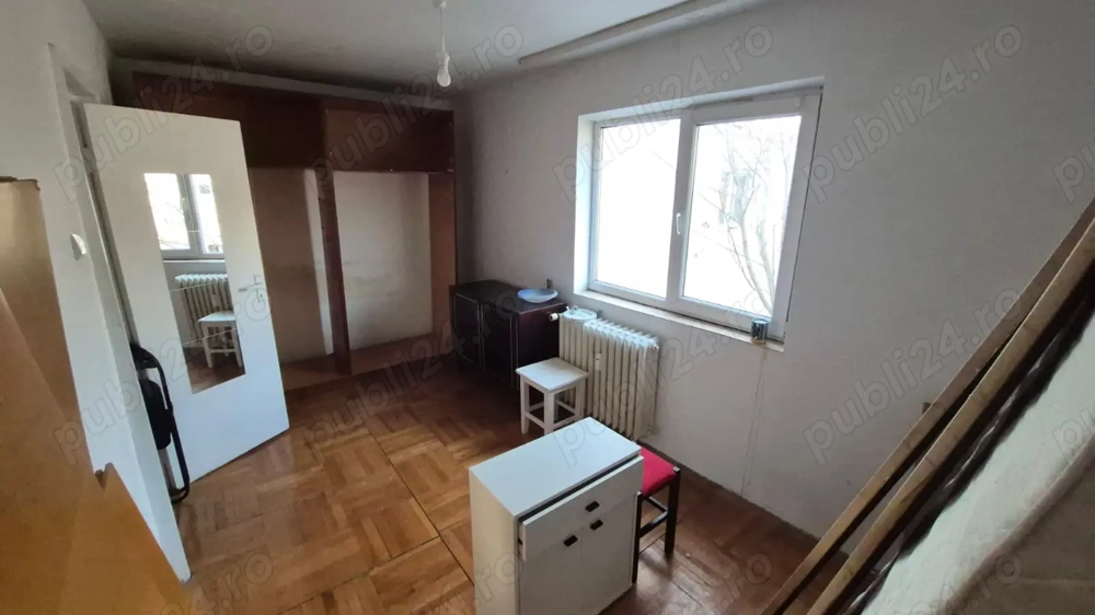 Apartament de vanzare - 3 camere - etajul 4 