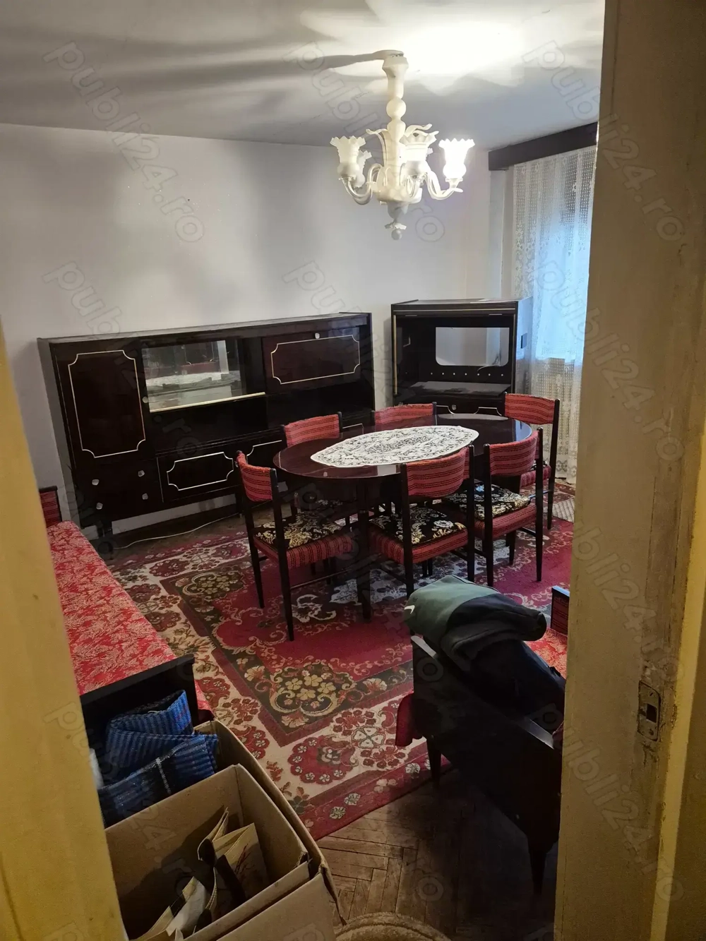 Vand apartament cu 3 camere + balcon