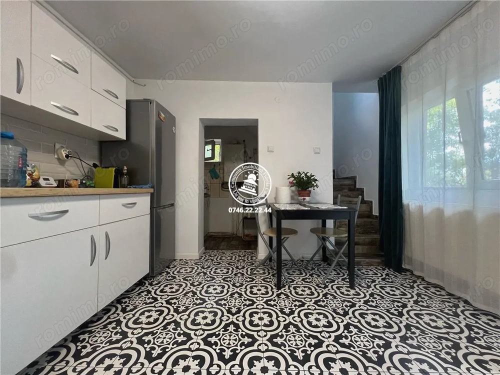 Apartament 2 camere  de vanzare  Tg Cucu - Podul de Fier,