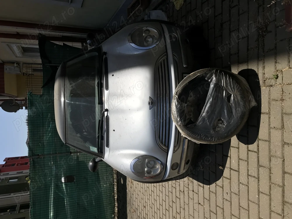 Vând mini One 2003
