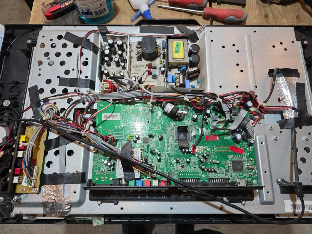 Dezmembrez tv Teletech 26715bk