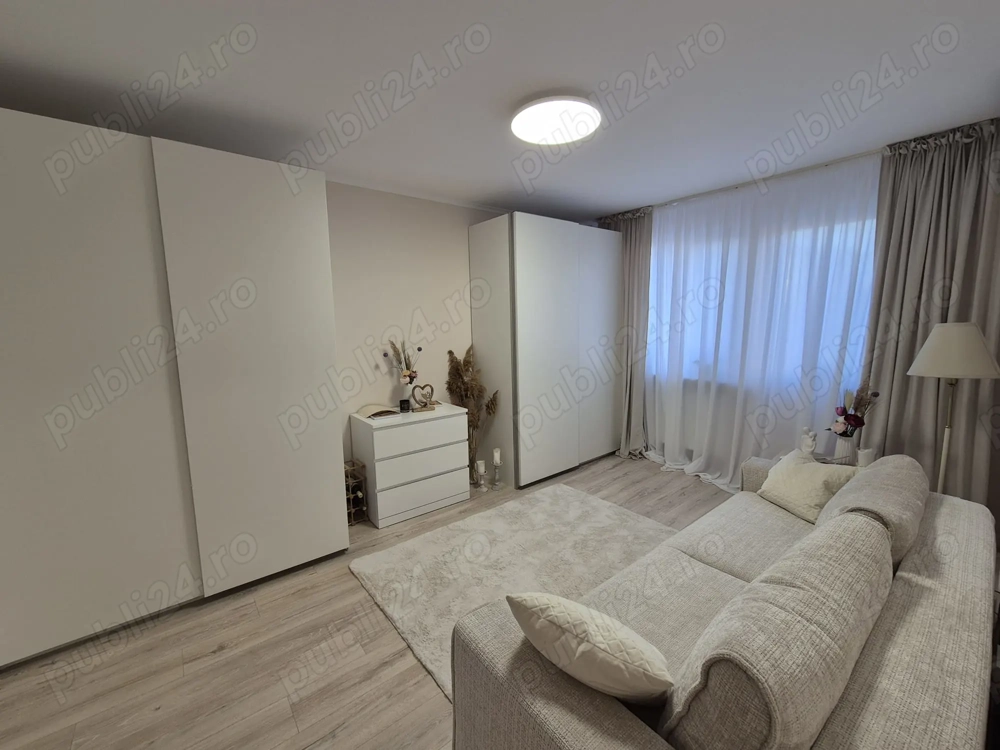 Particular, vand 2 camere situat la etajul 1, vis a vis de Parcul de la Gara