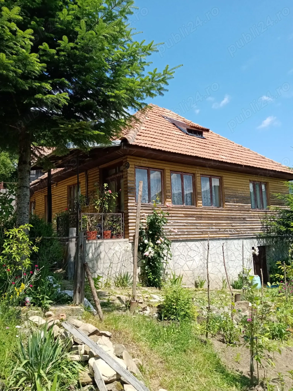 Vând casă și teren în Valea Doftanei.