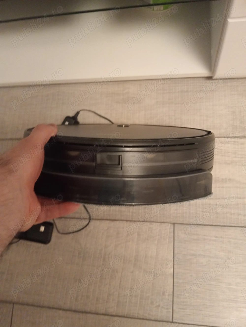 Vând aspirator robot uscat plus umed !