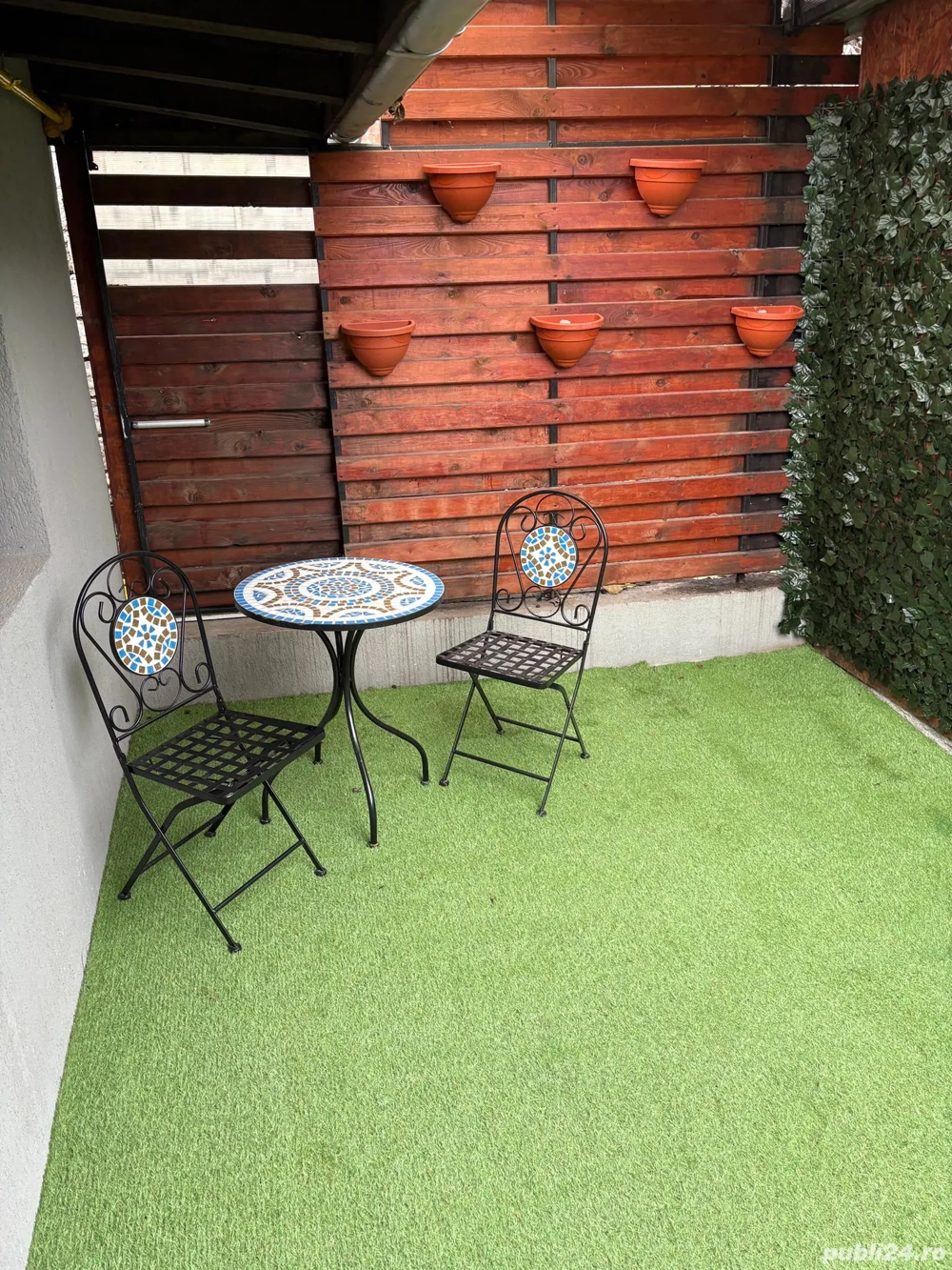 Inchiriez garsoniera la curte 