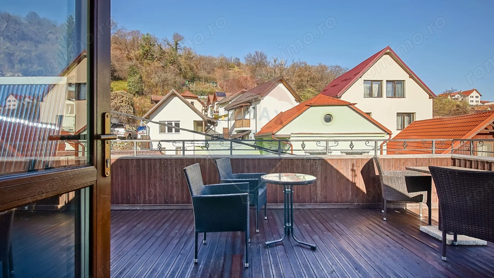 Casa cu 5 studiouri independente, terasa rooftop, vedere montana