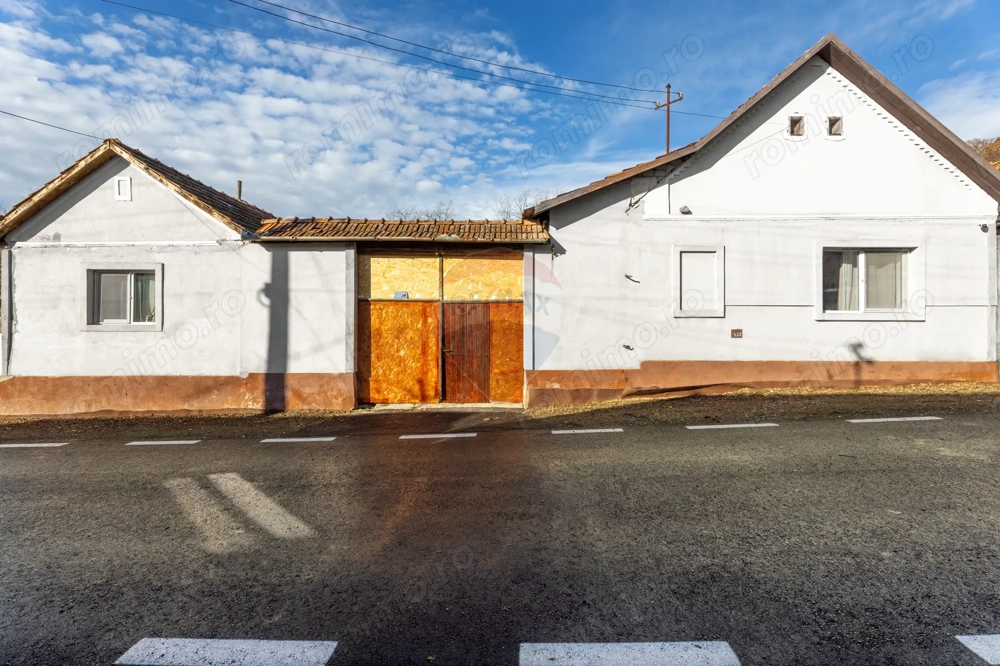 Casă cu 5 camere in Barzava