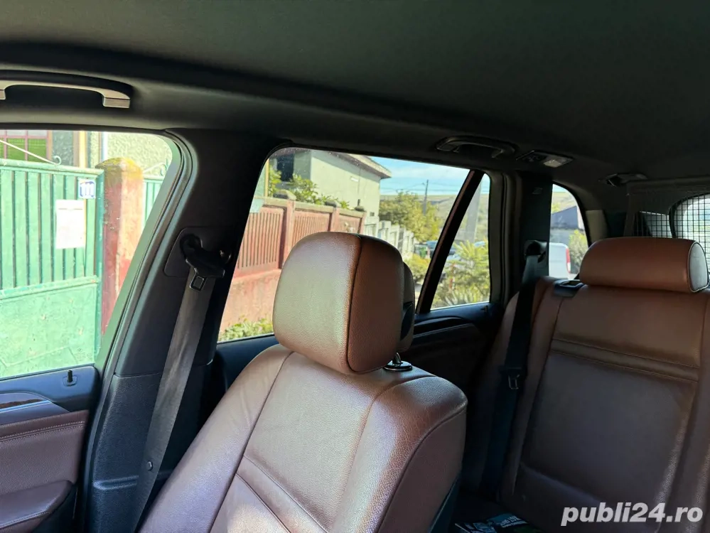BMW X5 Anul 2011 luna 12