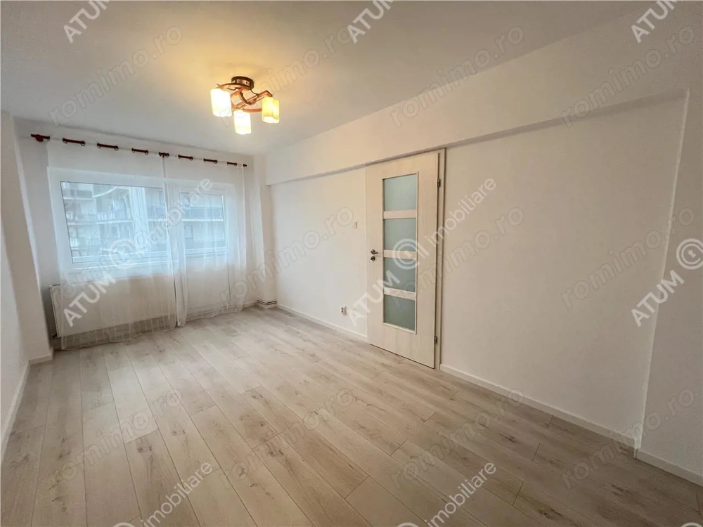 Apartament renovat cu 2 camere decomandate si balcon zona Rahovei