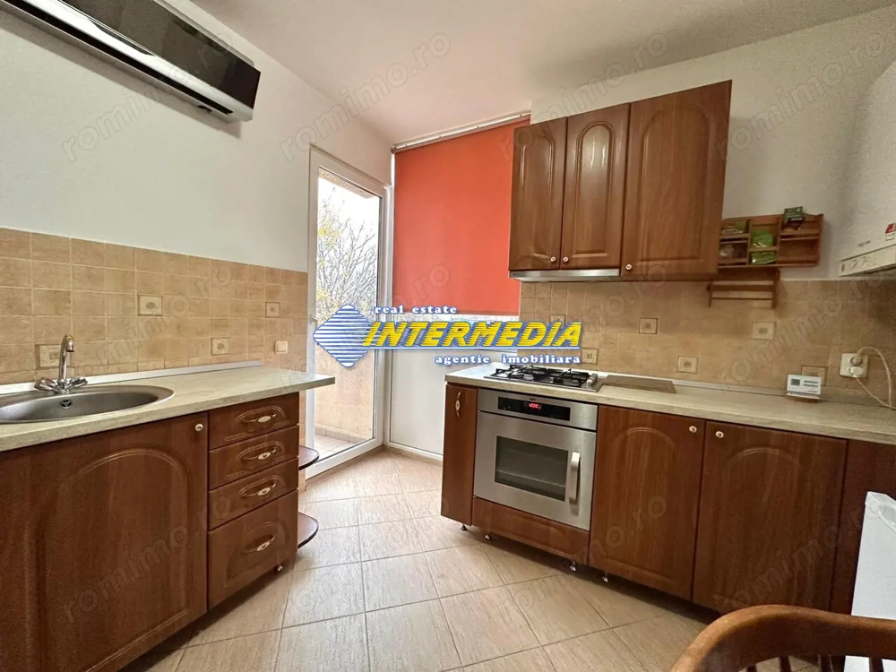 Apartamemt 3 camere decomandat CETATE Stadion, cu balcon, parcare, mobilat si utilat complet
