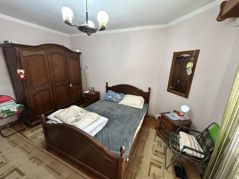 Apartament 3 camere, etaj 1 - zona Centru
