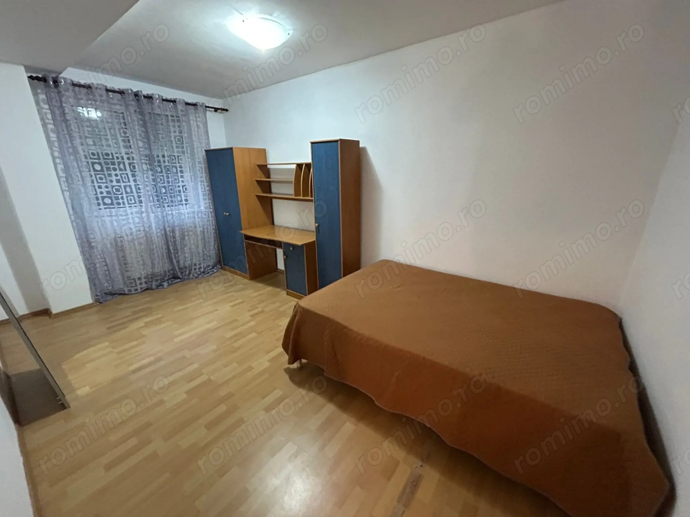 Apartament 3 camere -  zona Tolstoi
