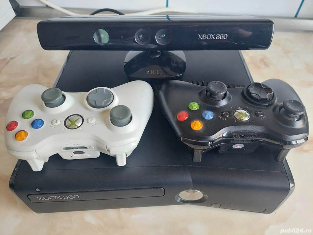 [Xbox360] Vând Xbox 360 S Black, [cu două manete] și [kinect]  complet