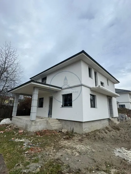 Proiect Rezidențial – 7 Case Însiruite în Zona Valea Rusului