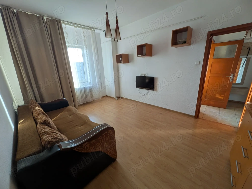 Piata Romana . Proprietar, vand apartament 2 camere, semidecomanda