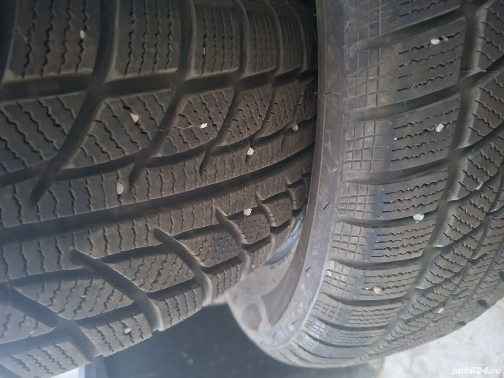 vând anvelope iarnă 215/65/16 