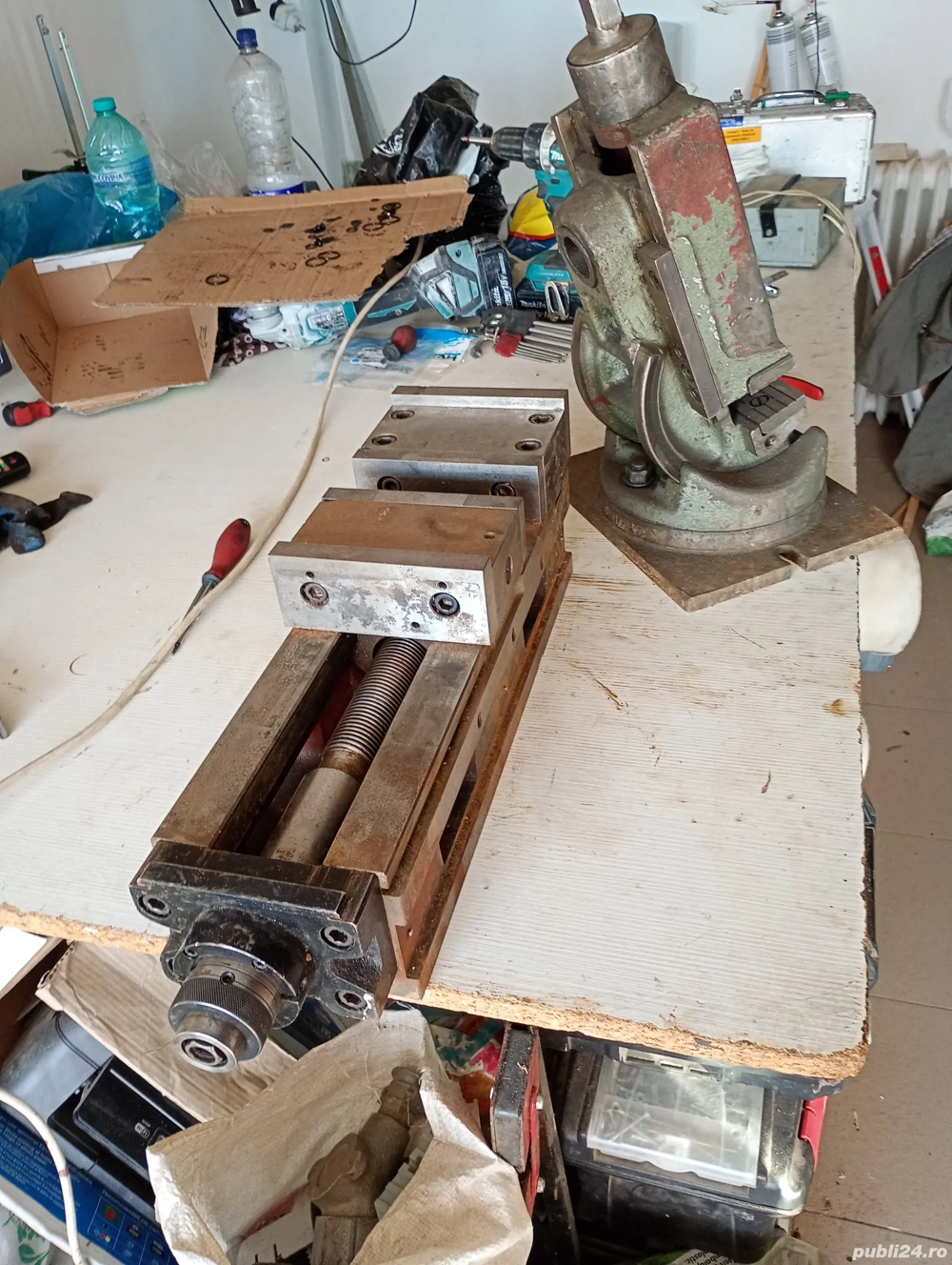 Menghină rotativă și menghină de precizie