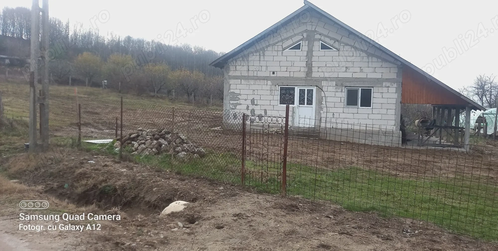 Casă semifinisata de vânzare 