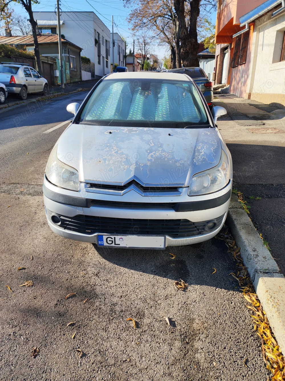 Vând 2 mașini Citroen C4 1.6 HDI pentru piese sau reparație 