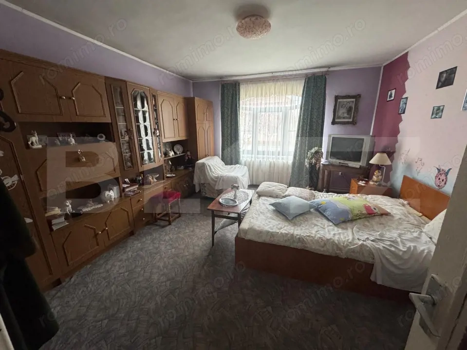 Casa de vanzare cu 6 camere, 374 mp, teren 719 mp,  strada Baritiu