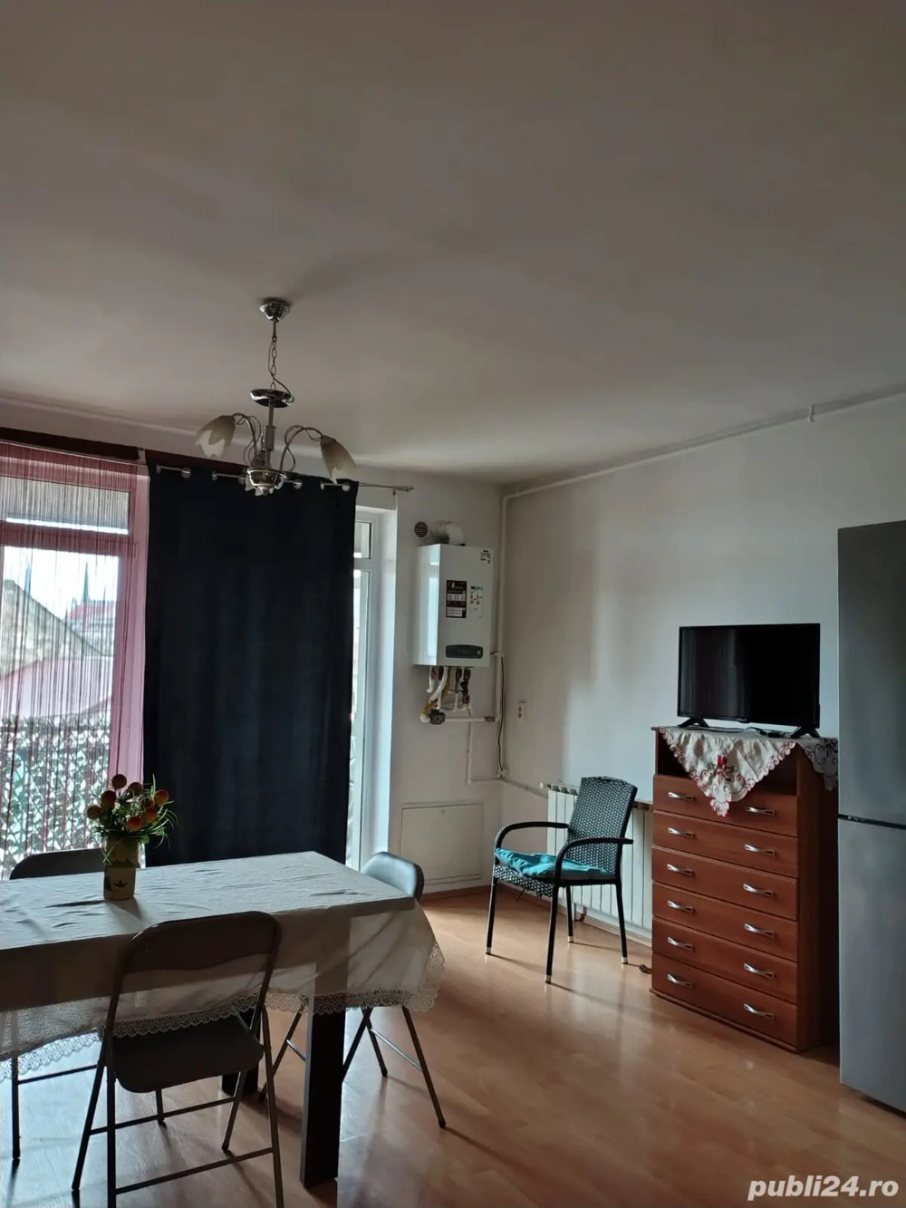 Închiriez apartament 