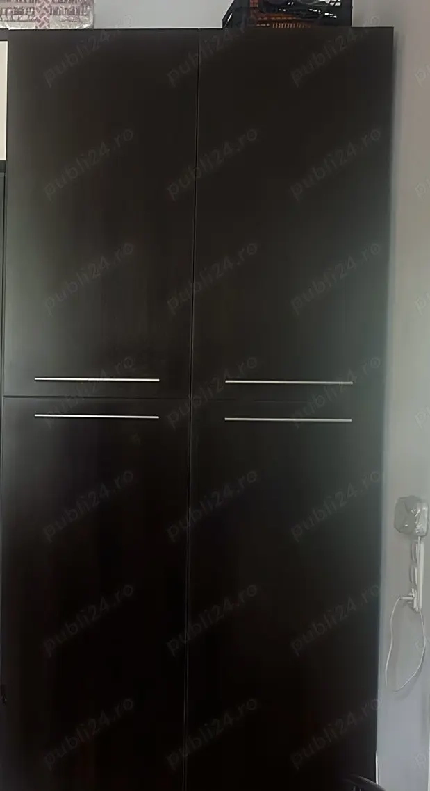 Vând dulap de haine