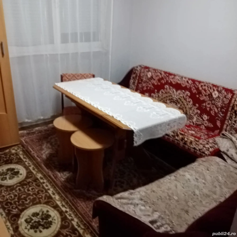 Vând apartament cu doua camere. 