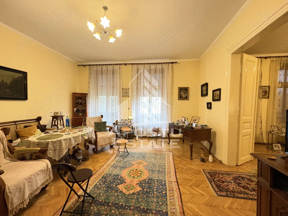Apartament 2 camere, etaj intermediar, cu garaj in cladire reabilitata