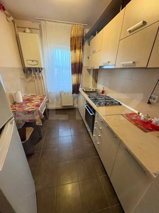 Apartament cu 2 camere, etaj intermediar, zona SUD