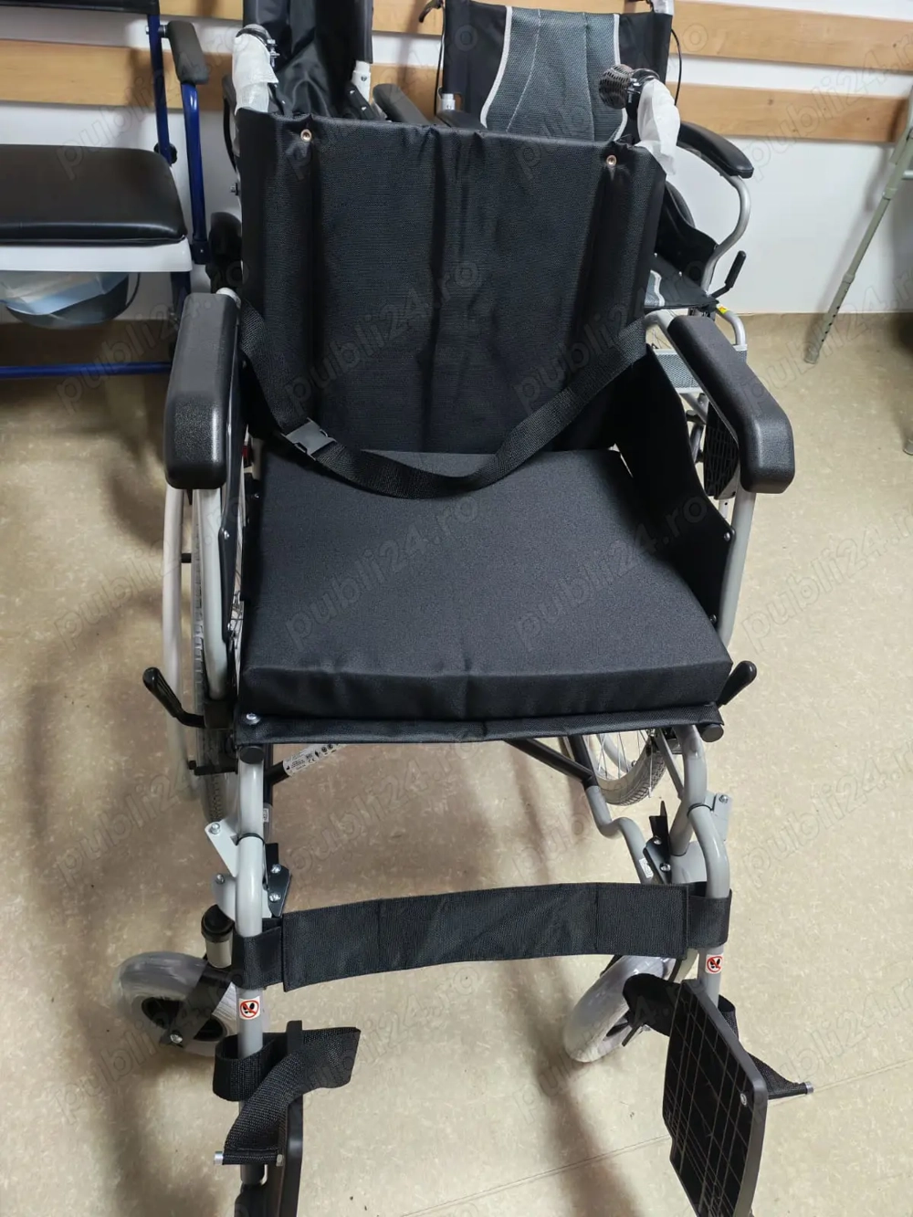 Scaun rotile nou in cutie